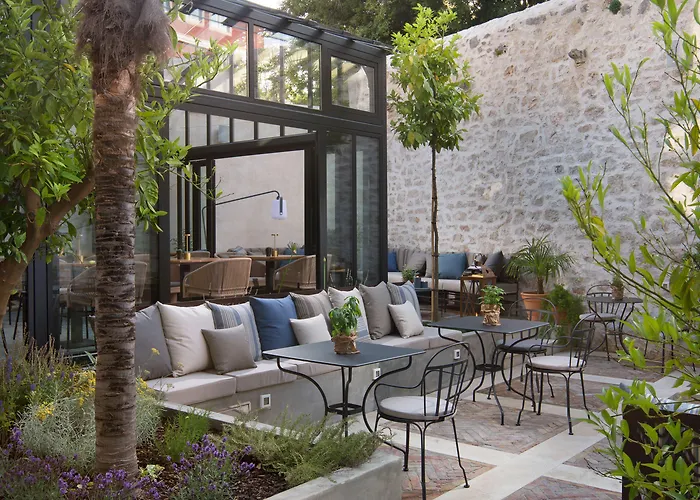 Almayer Art & Heritage Adults Only And Dependance 4* زادار