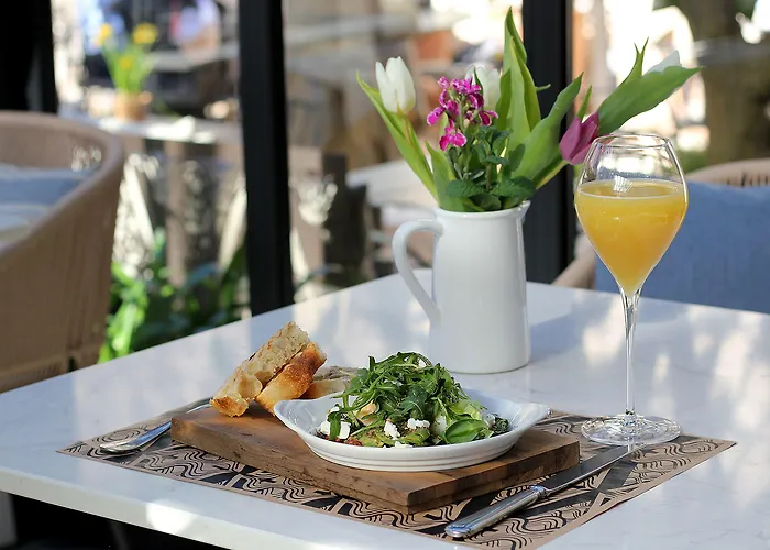 Almayer Art & Heritage Adults Only And Dependance زادار